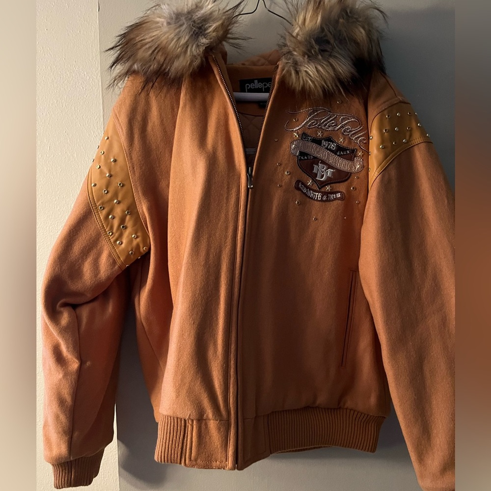 Women’s Like New Pelle Pelle Wool Coat With Fur Hood  & Embroidery🤎